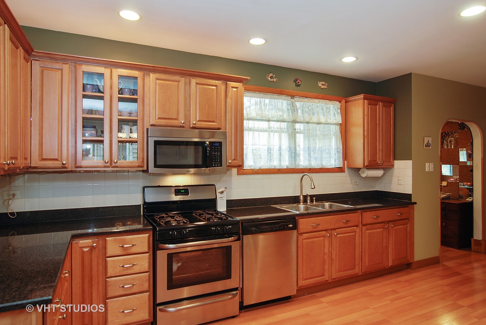 294 Lawton Road Riverside, IL 60546 - Photo 5 of 30