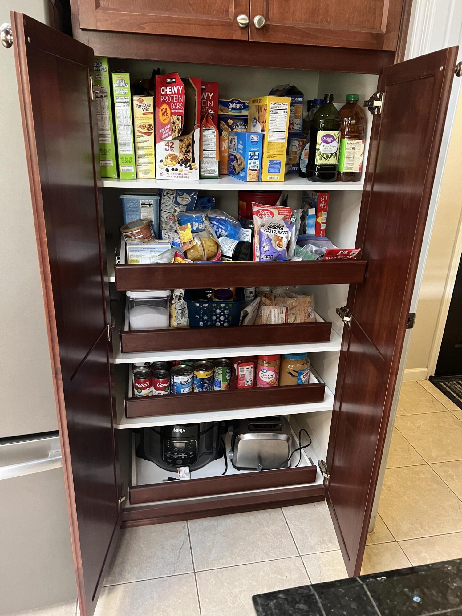 5500 Balls Ferry Road Anderson, CA 96007 - Photo 11 of 49 Oversized pantry w/ Drawers