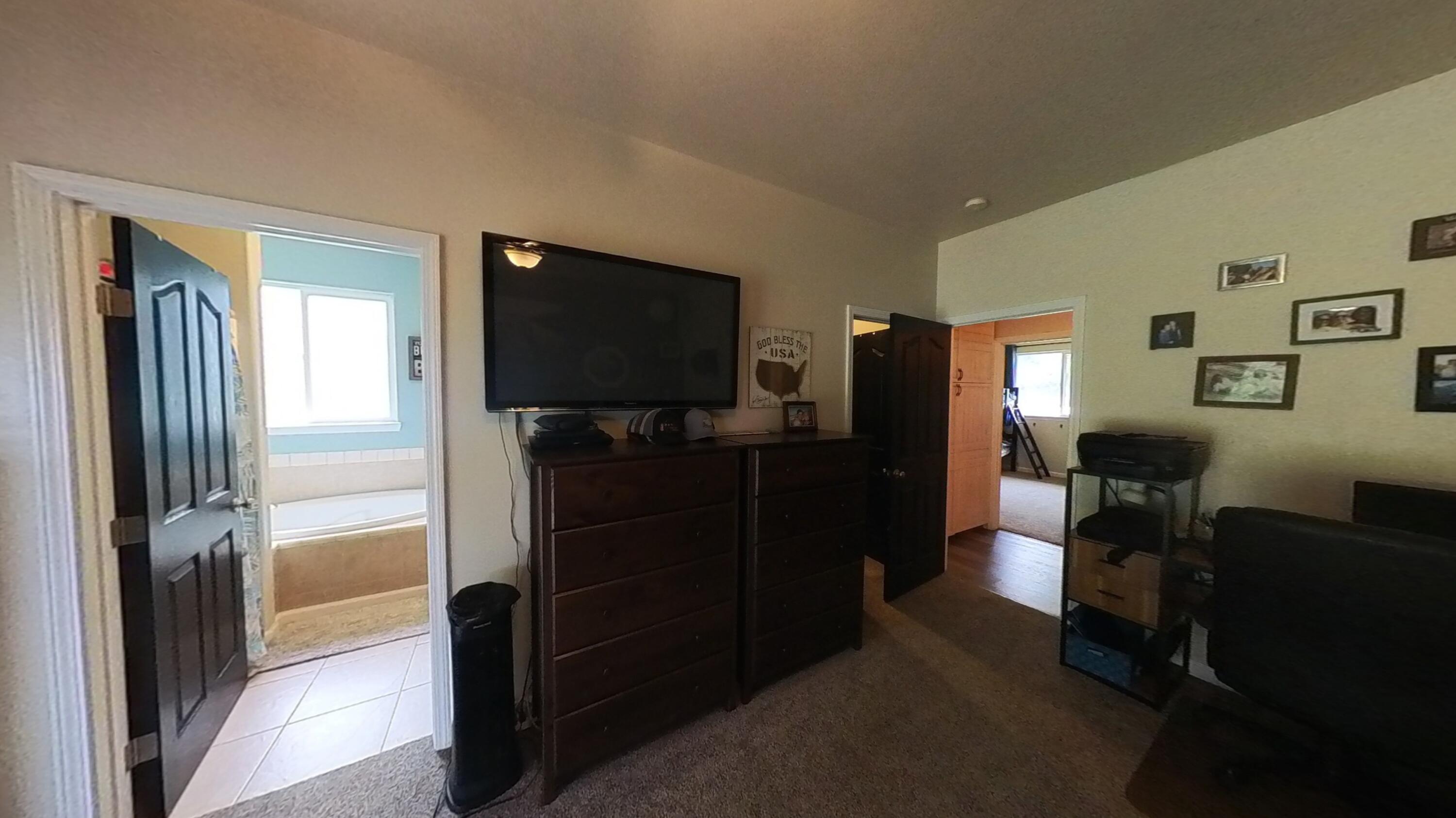 5500 Balls Ferry Road Anderson, CA 96007 - Photo 18 of 49 Master Suite