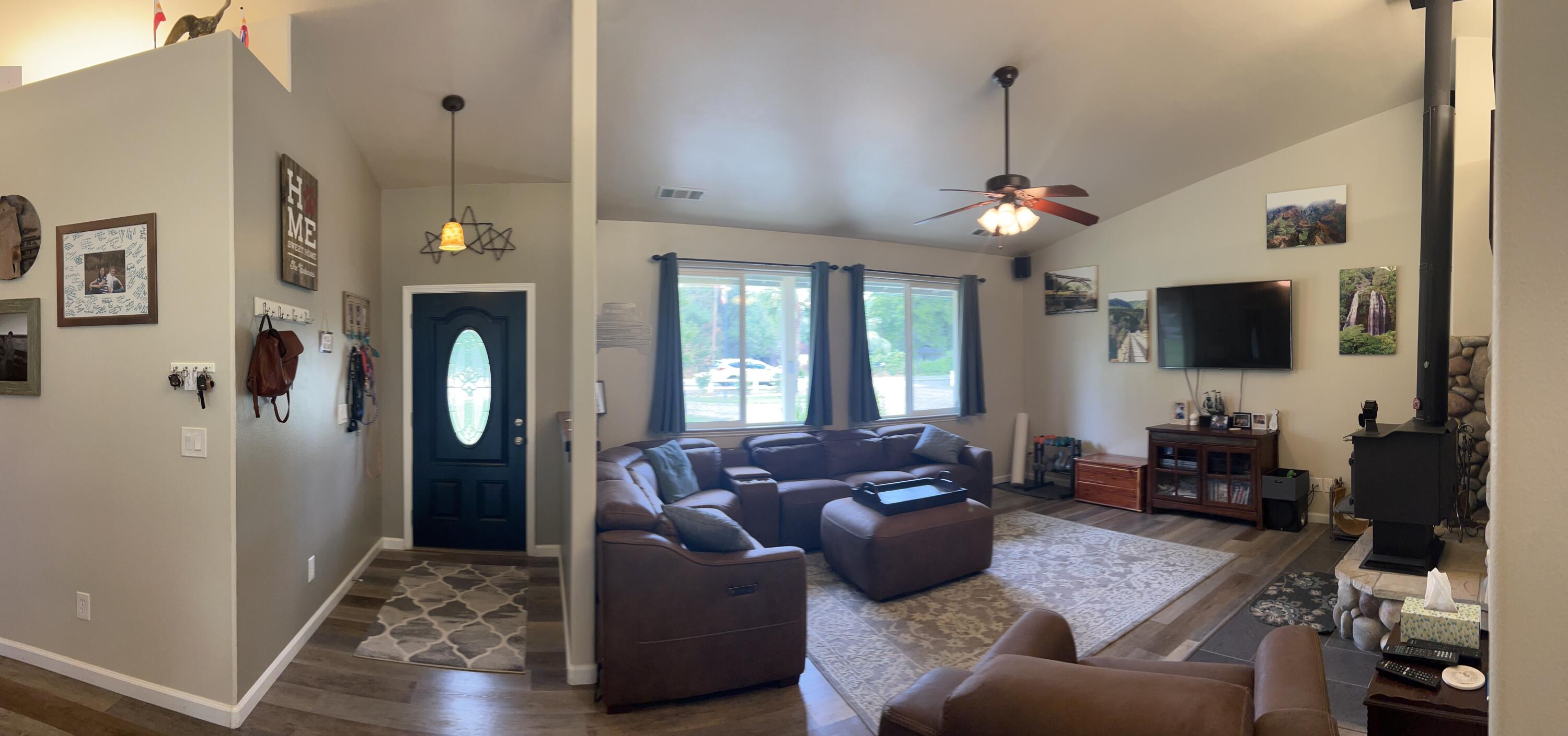 5500 Balls Ferry Road Anderson, CA 96007 - Photo 2 of 49 Entry/Living Room