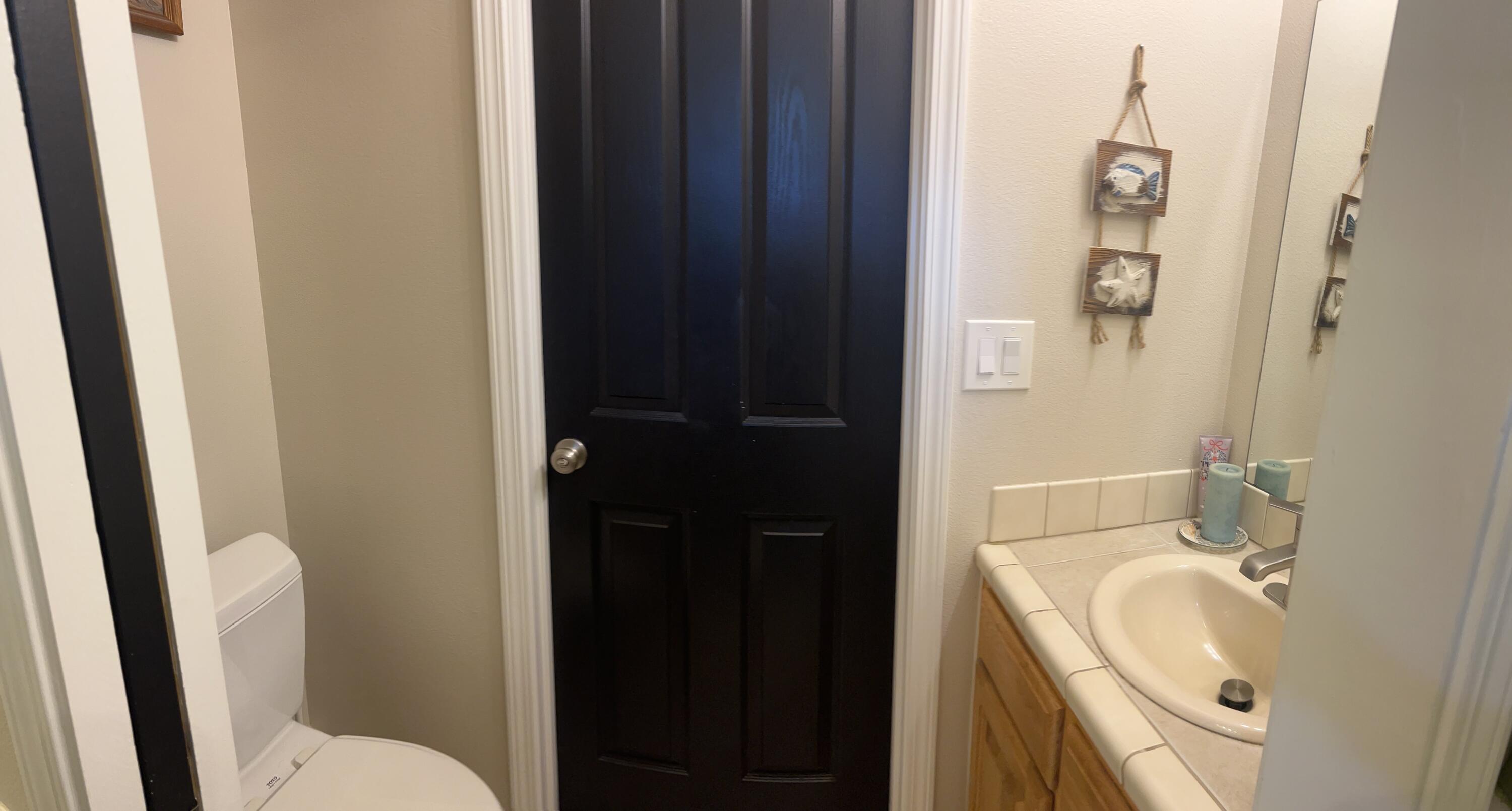5500 Balls Ferry Road Anderson, CA 96007 - Photo 29 of 49 1/2 bath portion opens to hallway