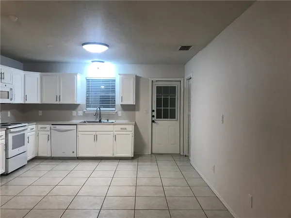 $1,595 | 7809 Elk Drive, Corpus Christi, TX 78414