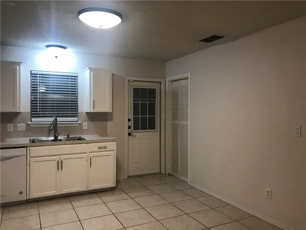 $1,595 | 7809 Elk Drive, Corpus Christi, TX 78414