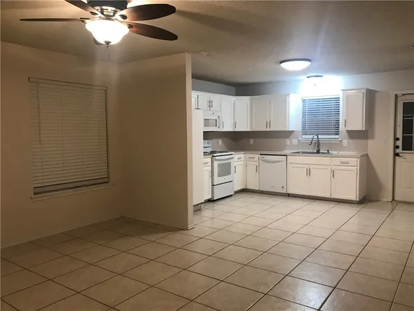 $1,595 | 7809 Elk Drive, Corpus Christi, TX 78414