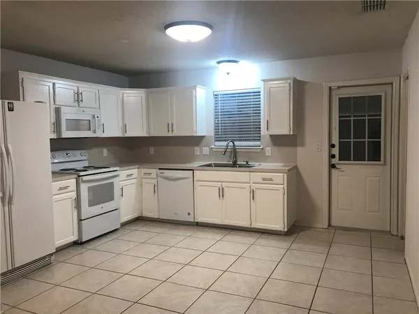 $1,595 | 7809 Elk Drive, Corpus Christi, TX 78414