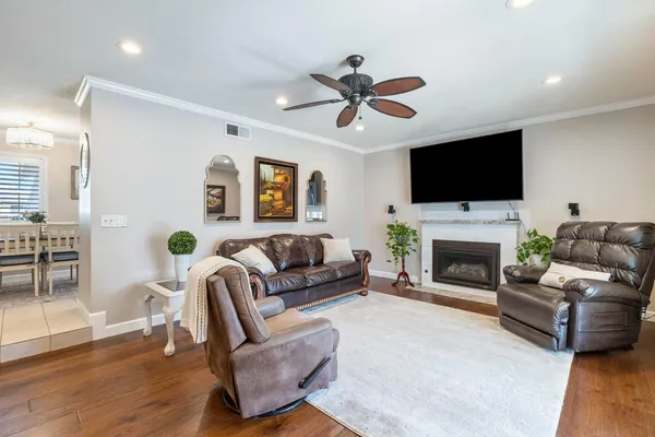 $419,500 | 30 West Swift Avenue, Clovis, CA 93612