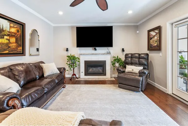 $419,500 | 30 West Swift Avenue, Clovis, CA 93612