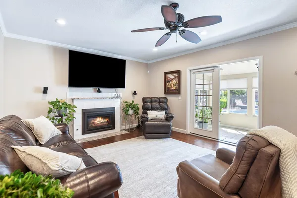 $419,500 | 30 West Swift Avenue, Clovis, CA 93612