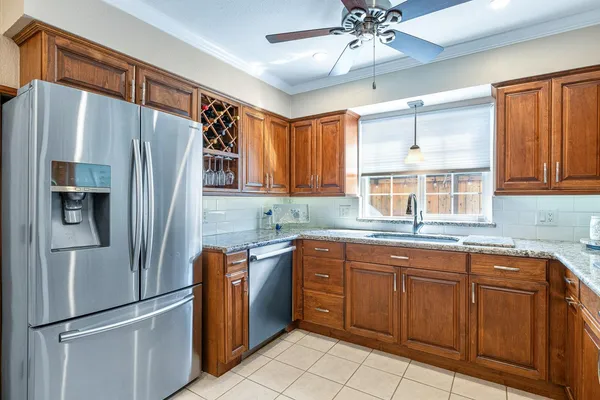 $419,500 | 30 West Swift Avenue, Clovis, CA 93612