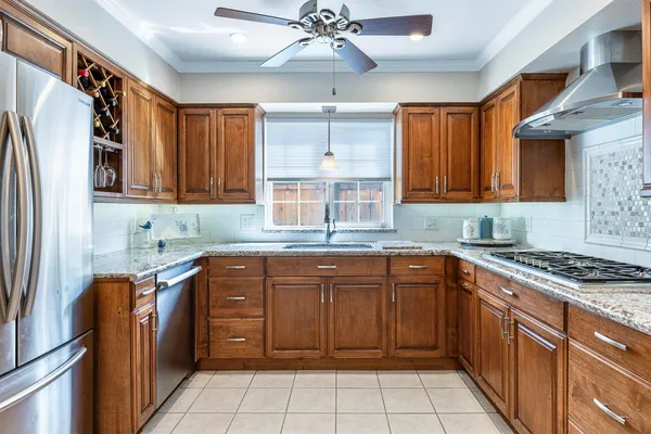 $419,500 | 30 West Swift Avenue, Clovis, CA 93612