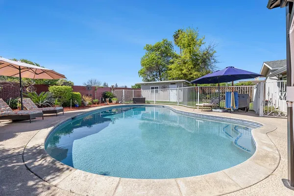 $419,500 | 30 West Swift Avenue, Clovis, CA 93612