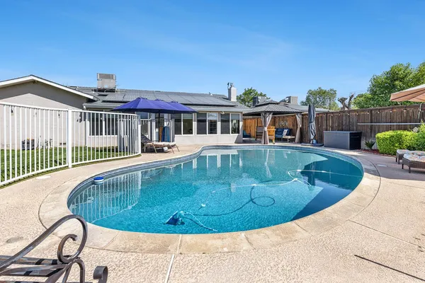 $419,500 | 30 West Swift Avenue, Clovis, CA 93612