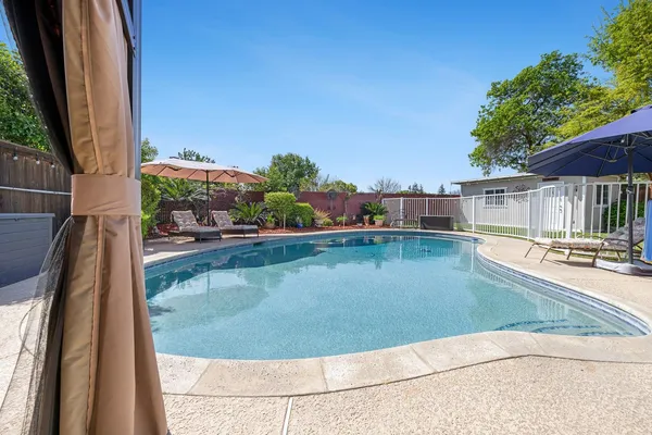 $419,500 | 30 West Swift Avenue, Clovis, CA 93612