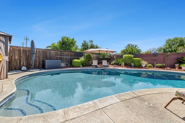 $419,500 | 30 West Swift Avenue, Clovis, CA 93612