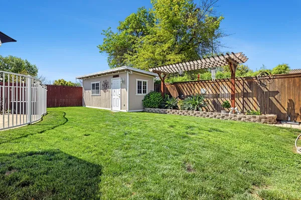 $419,500 | 30 West Swift Avenue, Clovis, CA 93612