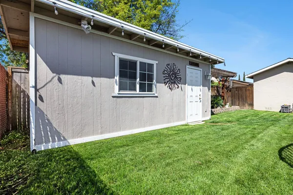 $419,500 | 30 West Swift Avenue, Clovis, CA 93612