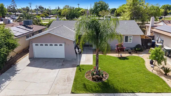 $419,500 | 30 West Swift Avenue, Clovis, CA 93612