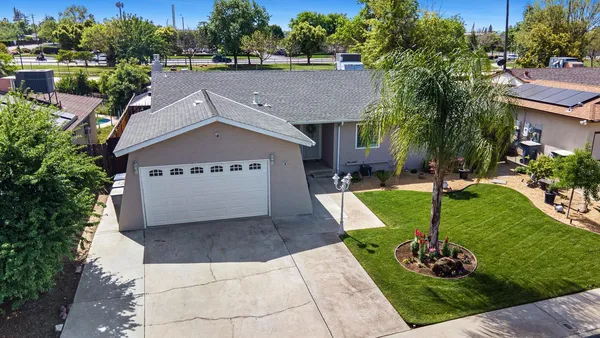 $419,500 | 30 West Swift Avenue, Clovis, CA 93612
