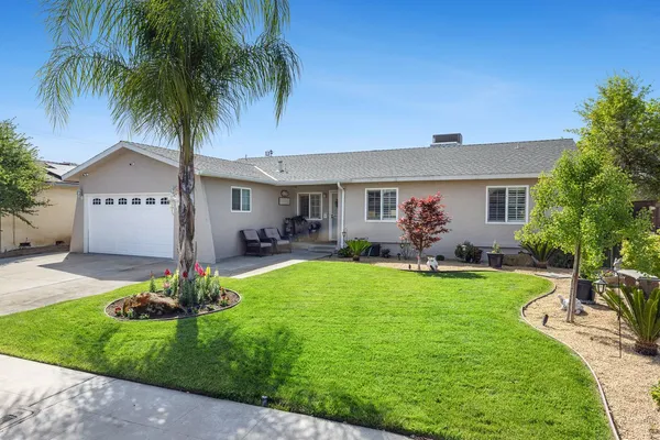 $419,500 | 30 West Swift Avenue, Clovis, CA 93612