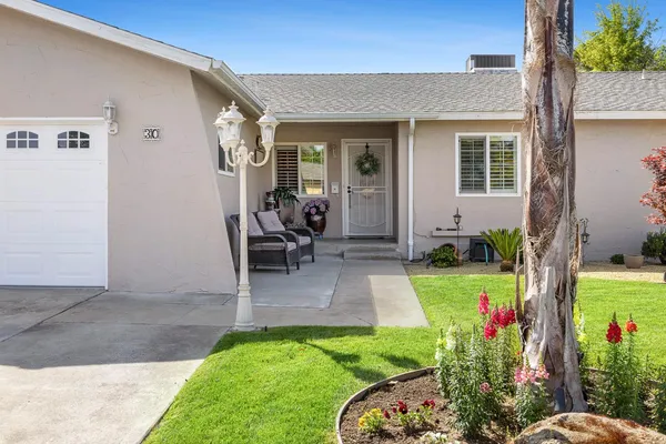 $419,500 | 30 West Swift Avenue, Clovis, CA 93612