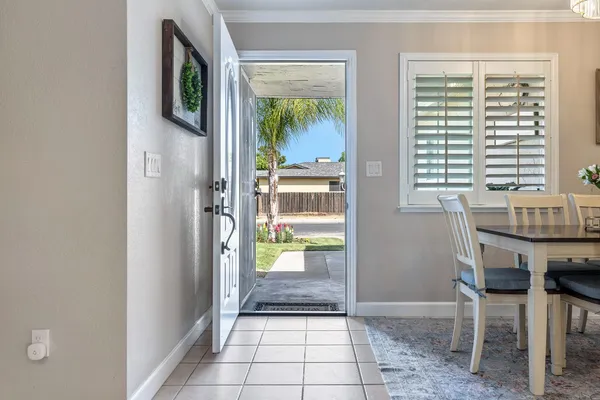 $419,500 | 30 West Swift Avenue, Clovis, CA 93612