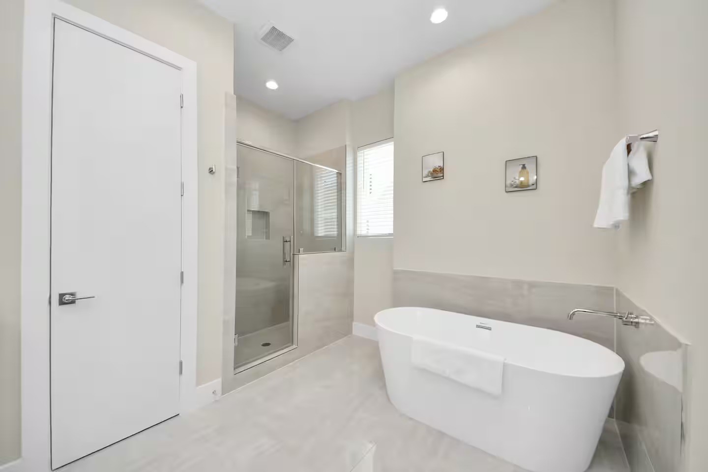 5935 Beall Street, Unit D Houston, TX 77091 - Photo 32 of 50 a bathroom with a bathtub and shower