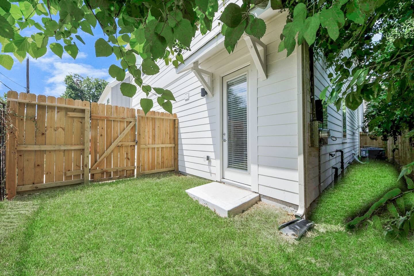 5935 Beall Street, Unit D Houston, TX 77091 - Photo 50 of 50 a view of backyard with a garden and entertaining space