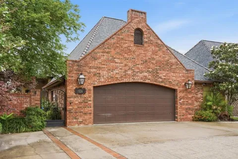 $480,000 | 926 Carondelet Drive, Lake Charles, LA 70605