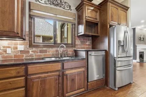 $480,000 | 926 Carondelet Drive, Lake Charles, LA 70605