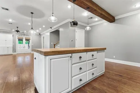 $480,000 | 926 Carondelet Drive, Lake Charles, LA 70605
