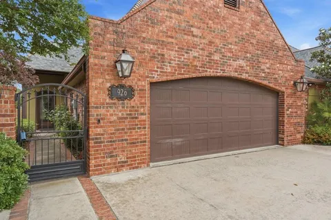 $480,000 | 926 Carondelet Drive, Lake Charles, LA 70605