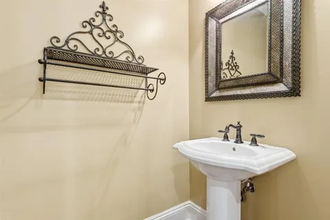 $480,000 | 926 Carondelet Drive, Lake Charles, LA 70605