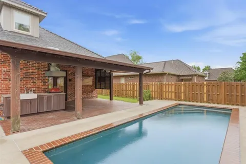 $480,000 | 926 Carondelet Drive, Lake Charles, LA 70605