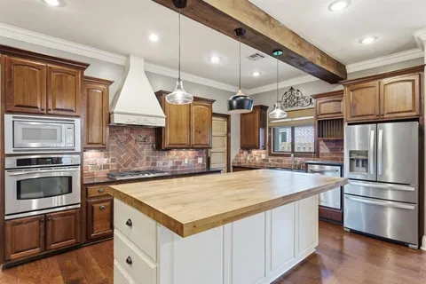 $480,000 | 926 Carondelet Drive, Lake Charles, LA 70605