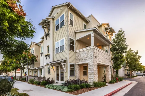 $1,360,000 | 502 Asilomar Way, Unit 105, Goleta, CA 93117