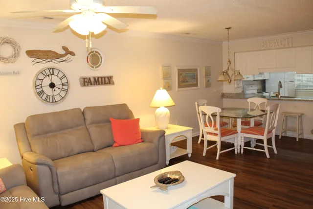 $1,950 | 701 1st Avenue South, Unit 32, North Myrtle Beach, SC 29582