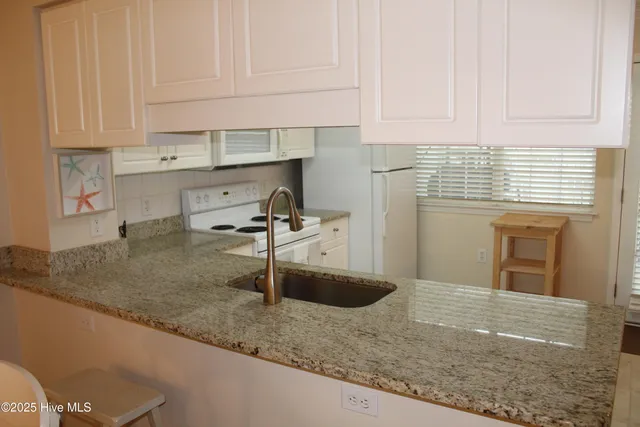 $1,950 | 701 1st Avenue South, Unit 32, North Myrtle Beach, SC 29582