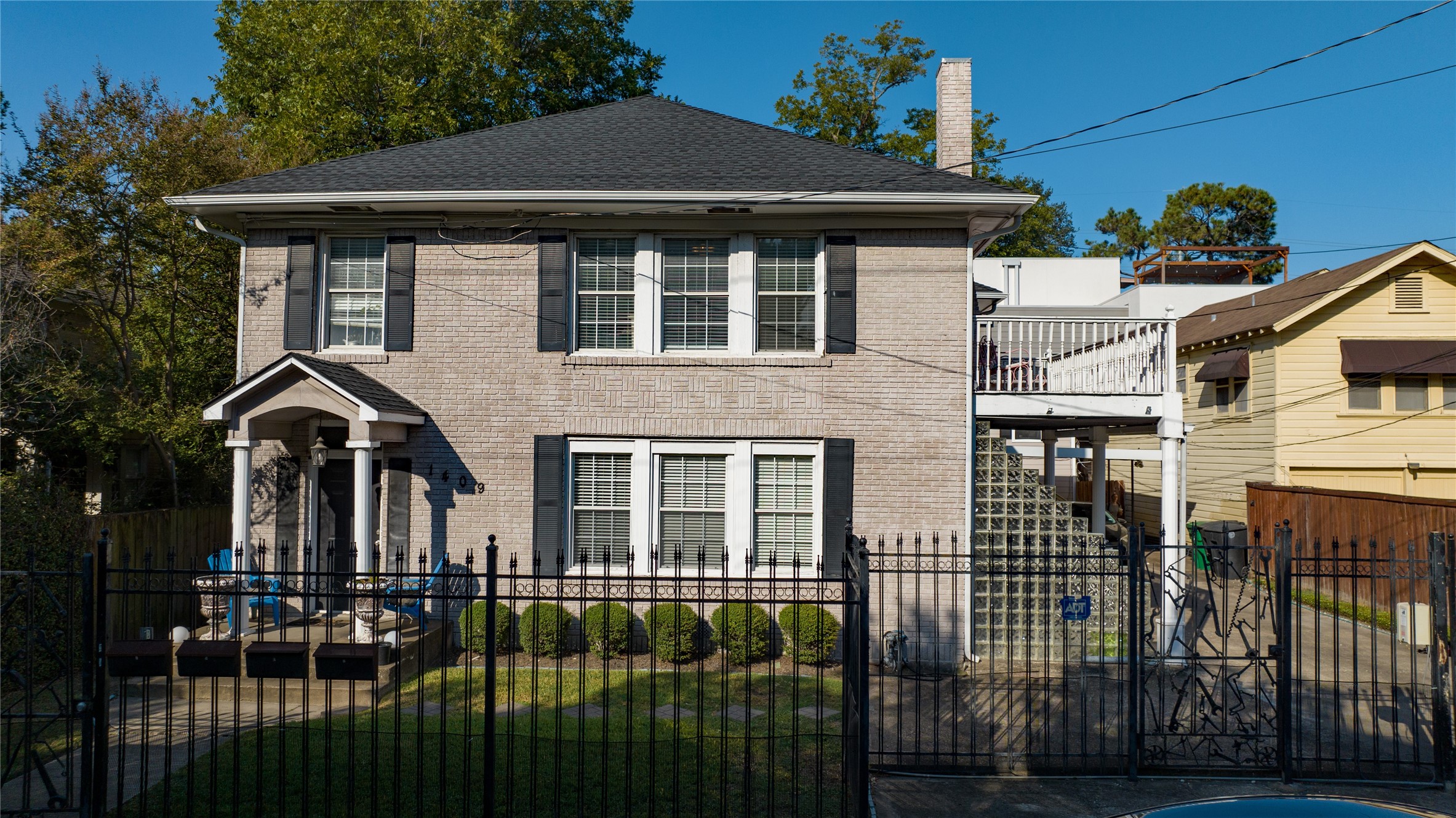 1409 Wentworth Street Houston, TX 77004 - Photo 13 of 20 Beautifully Landscaped and ready for a new owner.