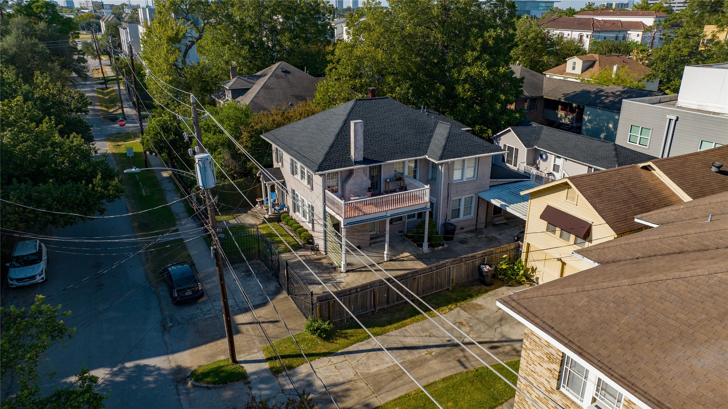 1409 Wentworth Street Houston, TX 77004 - Photo 15 of 20 Side view of the property.