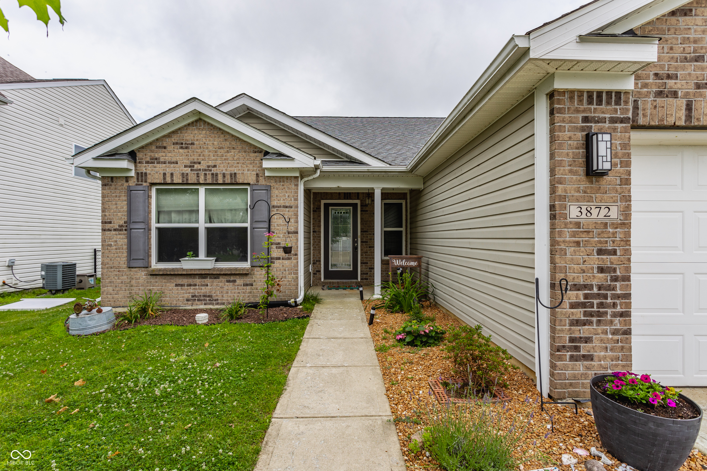 3872 Dusty Sands Road Whitestown, IN 46075 - Photo 2 of 24 Gallery Image 2
