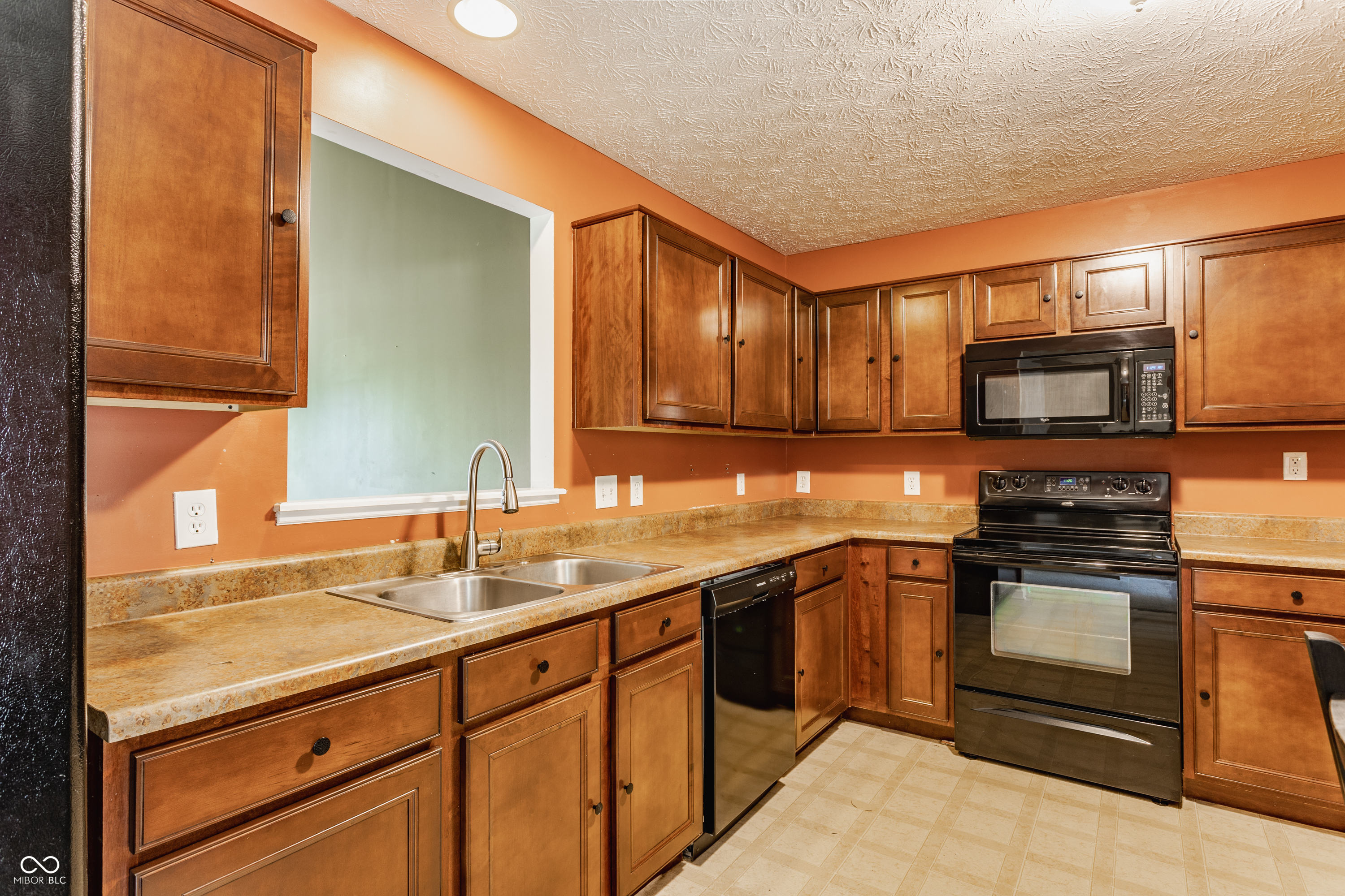 3872 Dusty Sands Road Whitestown, IN 46075 - Photo 8 of 24 Gallery Image 8