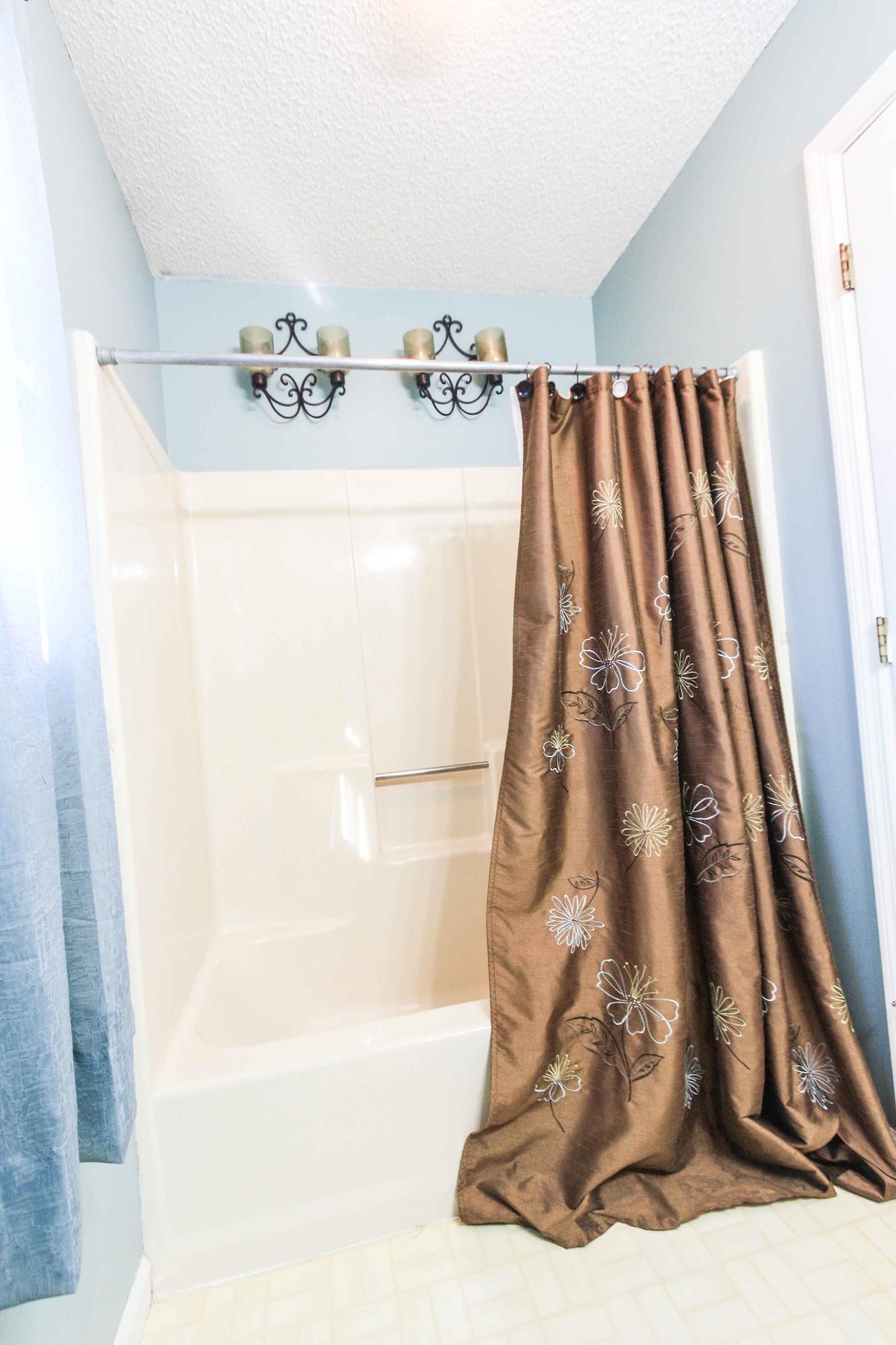809 Bent Tree Road Knoxville, TN 37934 - Photo 22 of 28 2nd full bath upstairs
