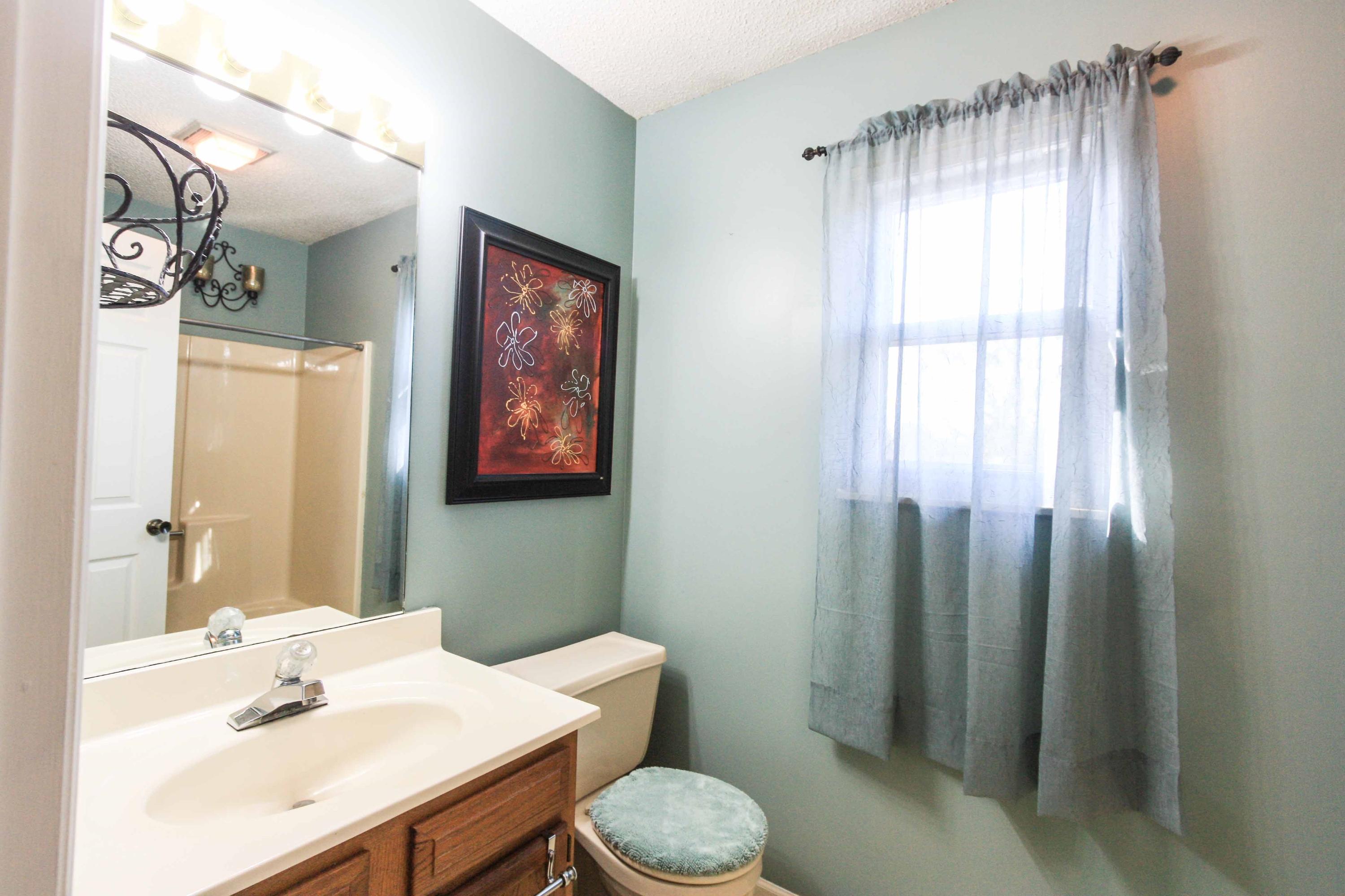 809 Bent Tree Road Knoxville, TN 37934 - Photo 6 of 28 2nd Full Bath upstairs