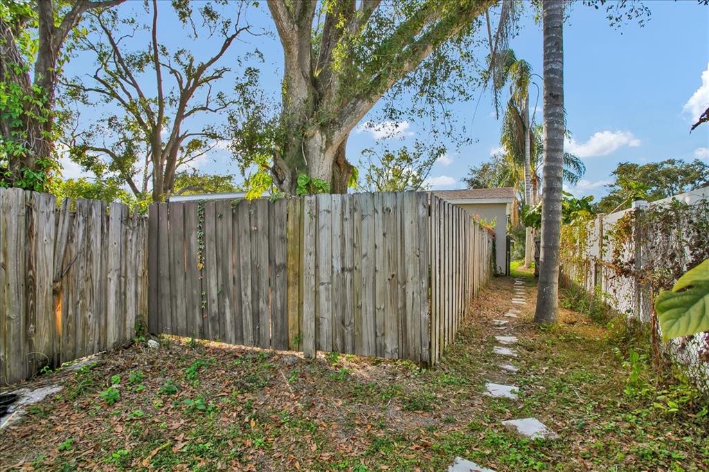 4017 Watson Road Tampa, FL 33610 - Photo 8 of 39