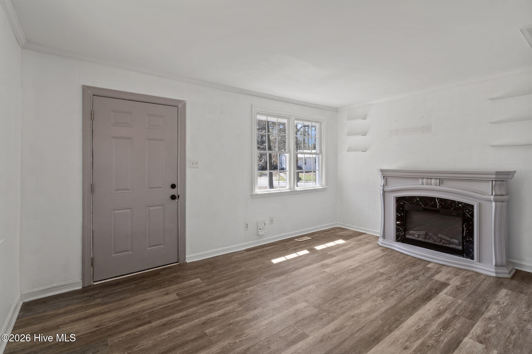 101 Robin Road Jacksonville, NC 28540 - Photo 15 of 24 living room