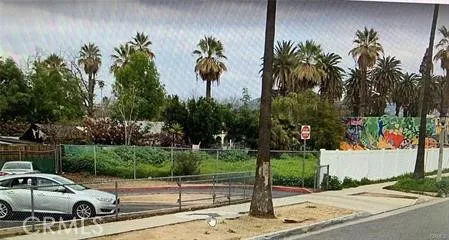 a view of a yard with cars parked