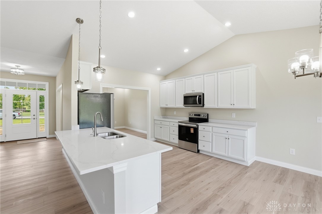 4600 Beal Road Franklin, OH 45005 - Photo 9 of 42 This kitchen features a bright, open design with a functional island and modern appliances.