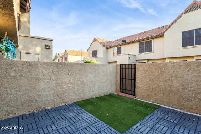 a view of a house with a backyard