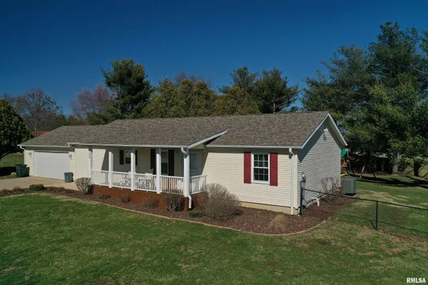 $224,900 | 122 Easy Drive, Jacksonville, IL 62650