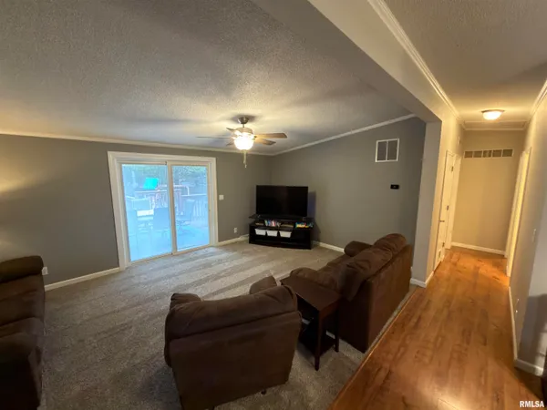 $224,900 | 122 Easy Drive, Jacksonville, IL 62650